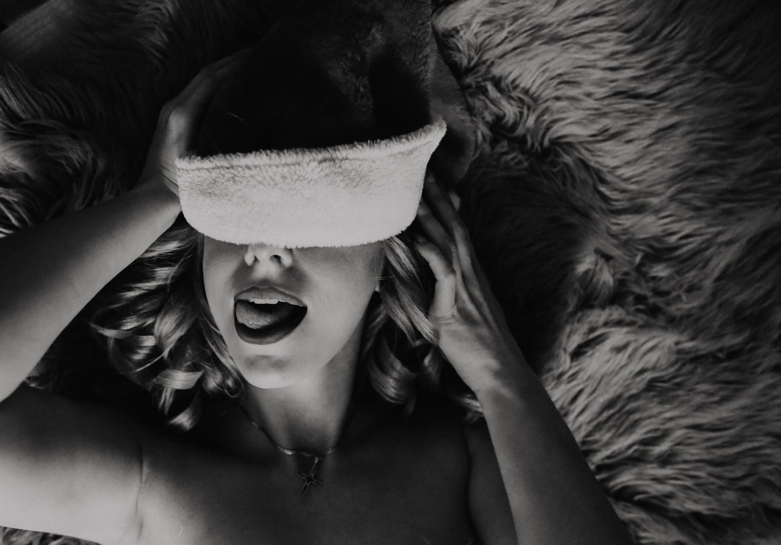 Swingers Club - portrait-young-woman-with-christmas-hat-black-white